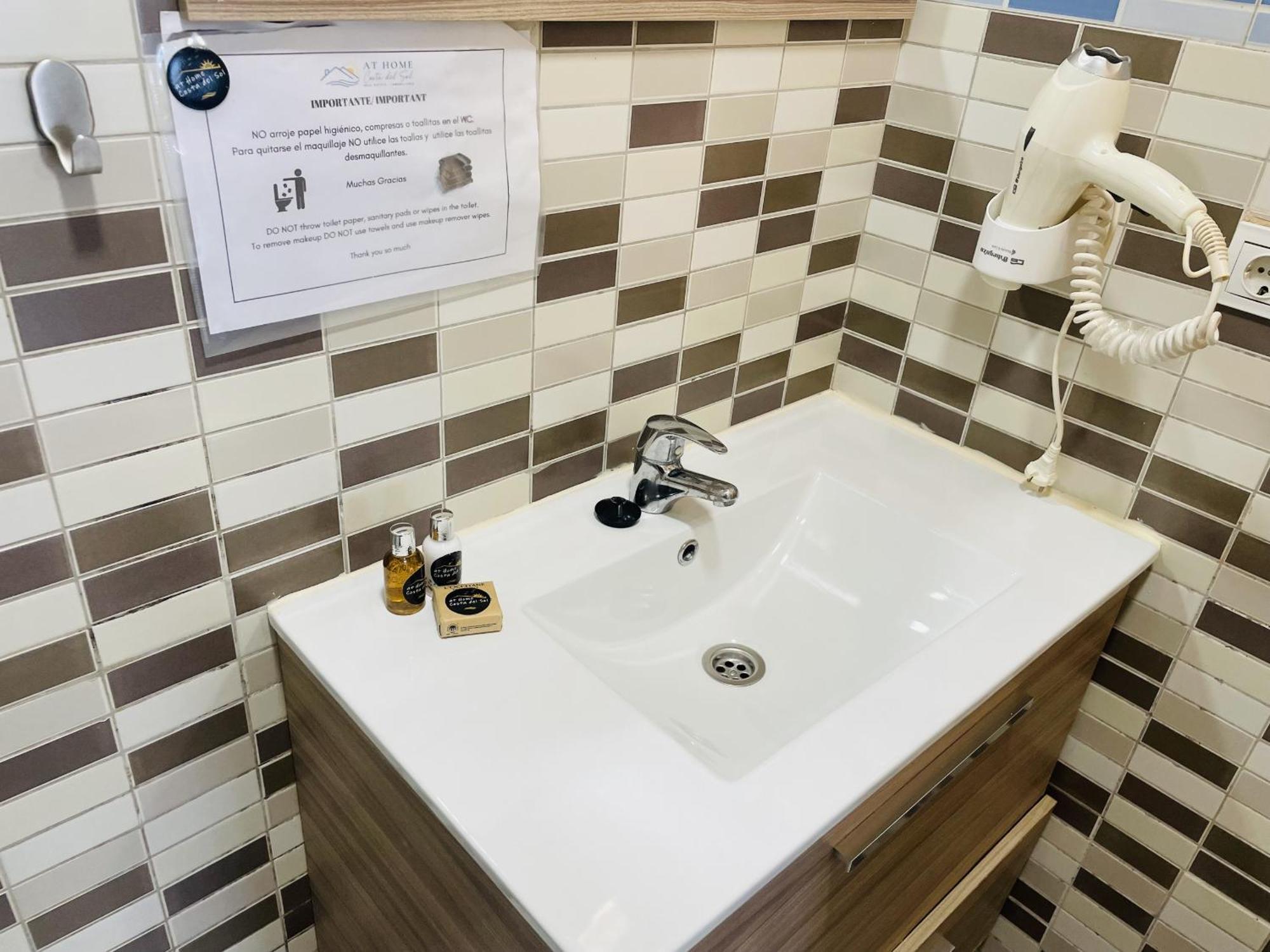 Estudio Jimena Carabeo En El Centro De Nerja Ngoại thất bức ảnh
